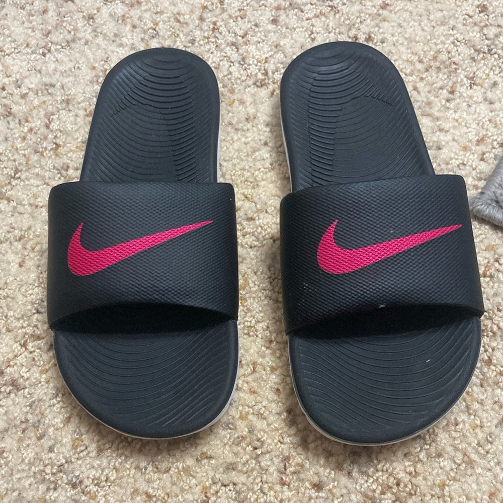 Women’s Nike slides
